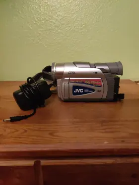 Gr-d90u Jvc 046838161018 Digital Video Camera Mini Dv Camcorder 700x Zoom With Charger