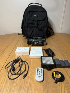 11251952 Jvc Everio Gz-hd7u 3ccd 60gb Hard Disk Drive Hd Camcorder Works/tested Bundle
