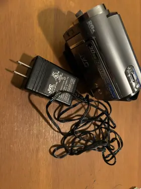 36228-001a Jvc Camcorder Everio 30gb Ly Used Untested Excellent Condition Fs