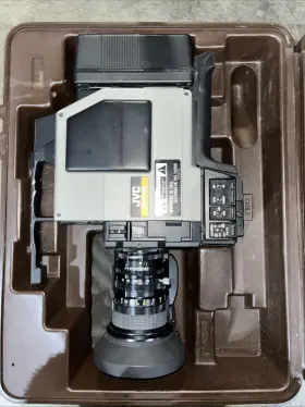 By-110u Jvc W Lens Color Camera Battery Dc-c11
