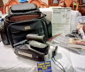 Gr-ax880u Jvc Gr-aax880 Compact Vhsc - Camera Only