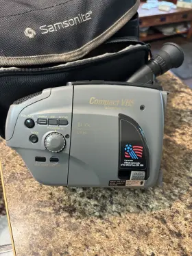 Gr-ax25u Jvc Tested Gr- Ax25u Compact Vhs Movie Camera Camcorder 3 Battery Xtras 94 Vtg