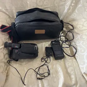 Gr-ax350ou Jvc Compact Vhs Digital Zoom Camcorder With Charger Bag No Battery