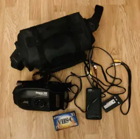 Gr-ax47 Jvc Compact Vhs Camcorder Vhsc With Case And Accessories