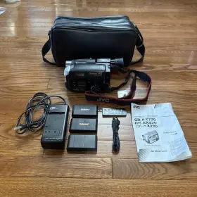 Gr-ax720 Jvc Compact Vhs C Video Camcorder 18x Hyper Zoom Charger Remote Works