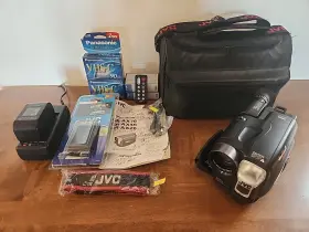 Gr-ax76 Jvc Compact Vhs Camcorder Video Camera Bundle - Batteries Charger Tapes