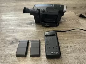 Gr-ax840u Jvc Vhs Compact Camcorder Video Camera With Charger And Batteries Tested