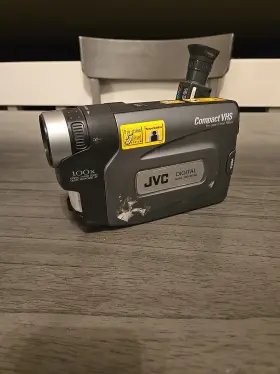 Gr-ax940 Jvc Compact Vhs Camcorder With Battery Not Tested
