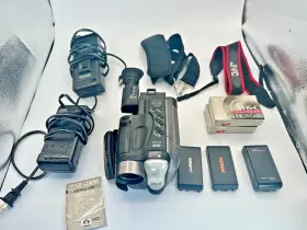 Gr-ax980u Jvc Compact Vhs-c Camcorder Bundle With Tapes Batteries Chargers