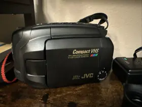 Gr-axm10u Jvc Compact Vhs Camcorder With Battery And Bag Untested