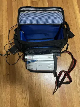 Gr-axm18us Jvc Camcorder Gr-axm18u With Bag Battery And Charger
