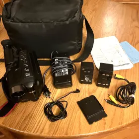 Gr-axm26 Jvc Compact Vhs Camcorder Lcd 1997 2 Batteries And Charger Mount #2