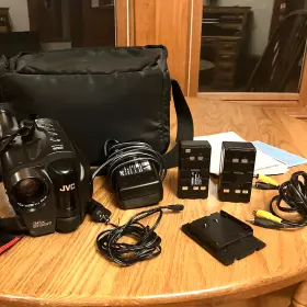 Gr-axm26 Jvc Compact Vhs Camcorder Lcd 1997 2 Batteries And Charger Mount