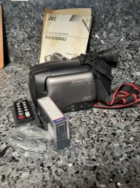 Gr-axm4u Jvc Compact Vhs Recorder With Bag - Untested #2