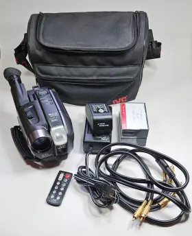 Gr-axm750 Jvc Compact Vhs Camcorder Lcd 1998 And Case. Tapes Remote Battery