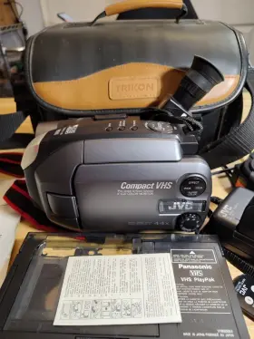 Gr-axm800u Jvc Vhs-c Compact Vhs Camcorder With Remote Bag Battery Plus #3