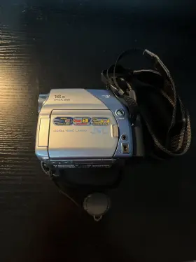 Gr-d24 Jvc Handheld Minidv Camcorder Silver