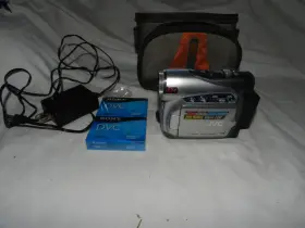 Gr-d250 Jvc Minidv Camcorder With 25x Optical Zoom Manual Bag Charger 2 Tapes