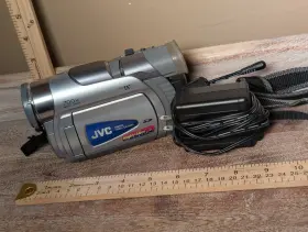 Gr-d31ek Jvc Handheld Minidv Camcorder Silver Tested With Charger - Need Battery