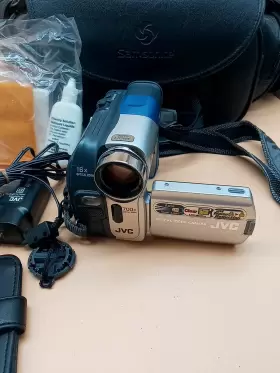 Gr-d33u Jvc Digital Video Camera Silver Minidv Camcorder With Charger Cable And Bag #2
