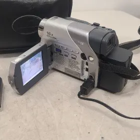 Gr-d71u Jvc Digital Video Camera Works Perfect Comes With 2 Batteries #3