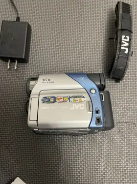 Gr-d73u Jvc Mini Digital Video Camera With Charger Vgc Parts Or Repair