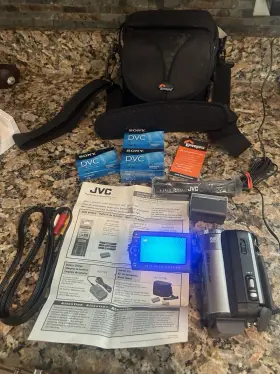Gr-d850u Jvc Minidv Camcorder 800x Digital Zoom W Papers 5 Discs Case 2 Batteries Adapter