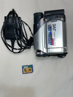 Gr-d94u Jvc Minidv Digital Video Camcorder With 64mb Card Battery And Charger