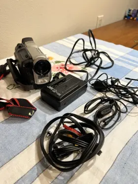Gr-dvl305u Jvc Mini-dv Digital Video Camera 250x Zoom Battery Charger Rare