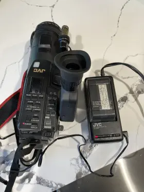 Gr-m7 Jvc Pro Compact Vhs Video/movie Camera Charger Battery. For Parts