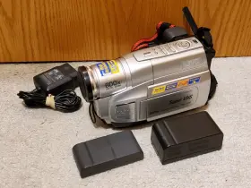 Gr-sxm250u Jvc Gr-sxm250 Compact Super Vhs-c Analog Camcorder Bundle With 2 Batteries Euc