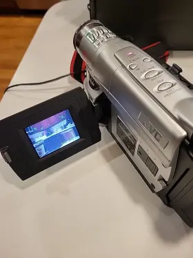 Gr-sxm37u Jvc Compact S-vhs Camcorder With 25x Optical Zoom Bundle - Charger #3