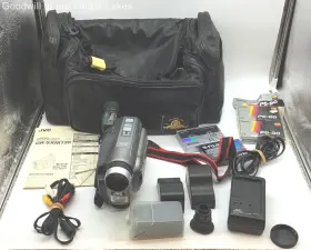 Gr-sxm720u Jvc Super Vhs Camcorder Video Camera W. Bag And Accessories Untested