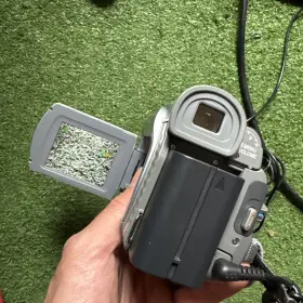 Gr-d21 Jvc Grd21 Digital Video Camera Camcorder 700x And 16x Optical Zoom Mini Dv Out