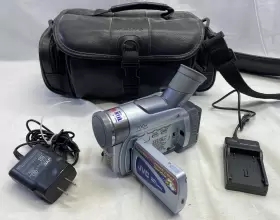 Gr-d30u Jvc Grd30us Mini Dv Handheld Camcorder With Bag And Charger See Description