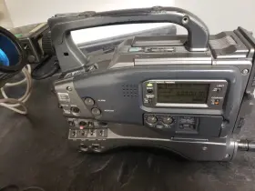 Gy-dv500u Jvc Gy-dv500 Mini Dv Camcorder - No Lens Battery Power Supply Tested