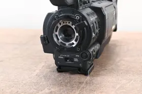 Gy-hd250chu Jvc 1/3 Inch 3-ccd Professional Hdv Camcorder Cg01ckw #3