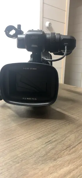 Gy-hm70u Jvc Camcorder -it Come With An Iheartmeddia Carrying Bag #2