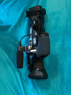 Gy-hm790 Jvc Prohd Camcorder Fujinon 17x Eng Lens Plus Other Accessories