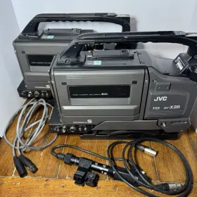 Gy-x2b Jvc Lot Of 2 Vtg 1999 Svhs Professional S Camcorders. Plus Cords And Mic