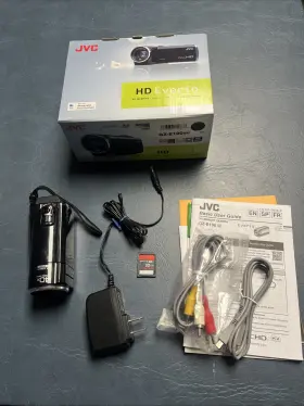 Gz-e100bu Jvc Camcorder Gz-e100bu- Full Hd- 40x Zoom-black With 32gb Sd Card And Charger