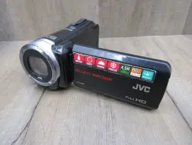 Gz-r18baw Jvc Gz-r18 Camcorder And Charging Cable - Tested Working Please Read