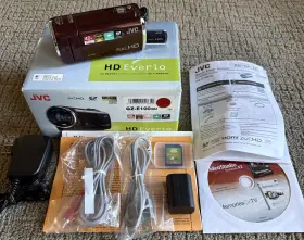 Gz-e100wu Jvc Gze100r Red Everio Hd Digital Camcorder Avchd 8gb Card Charger Battery
