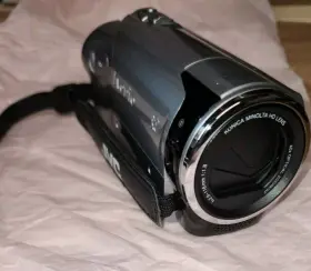 Gz-hm450-s Jvc Kenwood 8gb Everio High Def Movie Action Palmcorder Video Camera