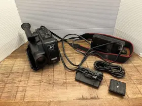 Yu30595a Jvc Vtg Camcorder With Battery Charger Tested - Works Great #2