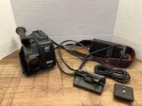 Yu30595a Jvc Vtg Camcorder With Battery Charger Tested - Works Great
