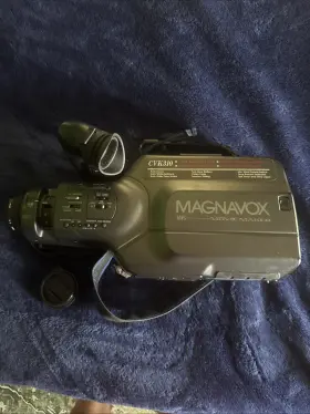 Cvk321av02 Magnavox Portable Vhs Video Camera With Accessories