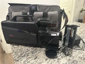 Cvl318 Magnavox Vhs Video Camcorder With Bag - Not Tested