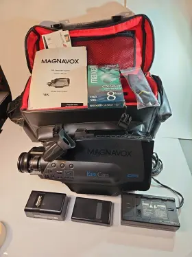 Cvr315av01 Magnavox Easycam With Bag Batteries Charger Vhs Tape Untested Camcorder