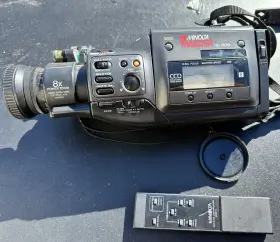 8-308 Minolta Vintage Master Handheld 8x Optical Zoom Camcorder / Video Camera